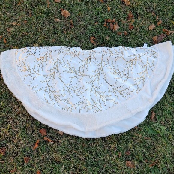 Canvas Faux Fur Tree Skirt Gold and White 48-in - Picture 2 of 6